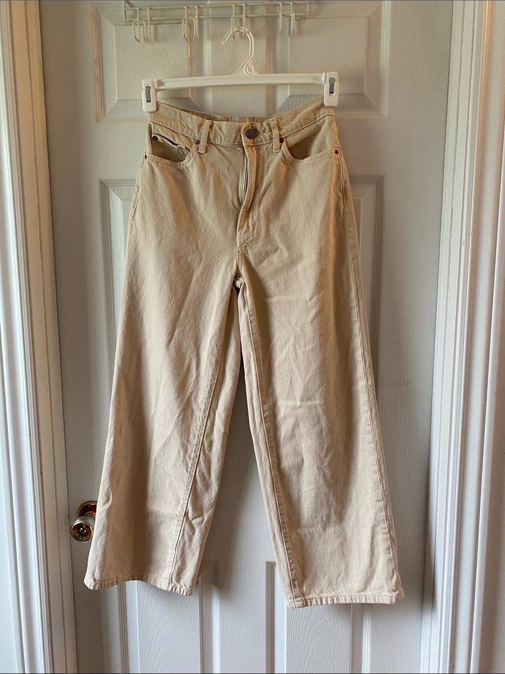 BDG Wide-Leg Jeans in Light Beige